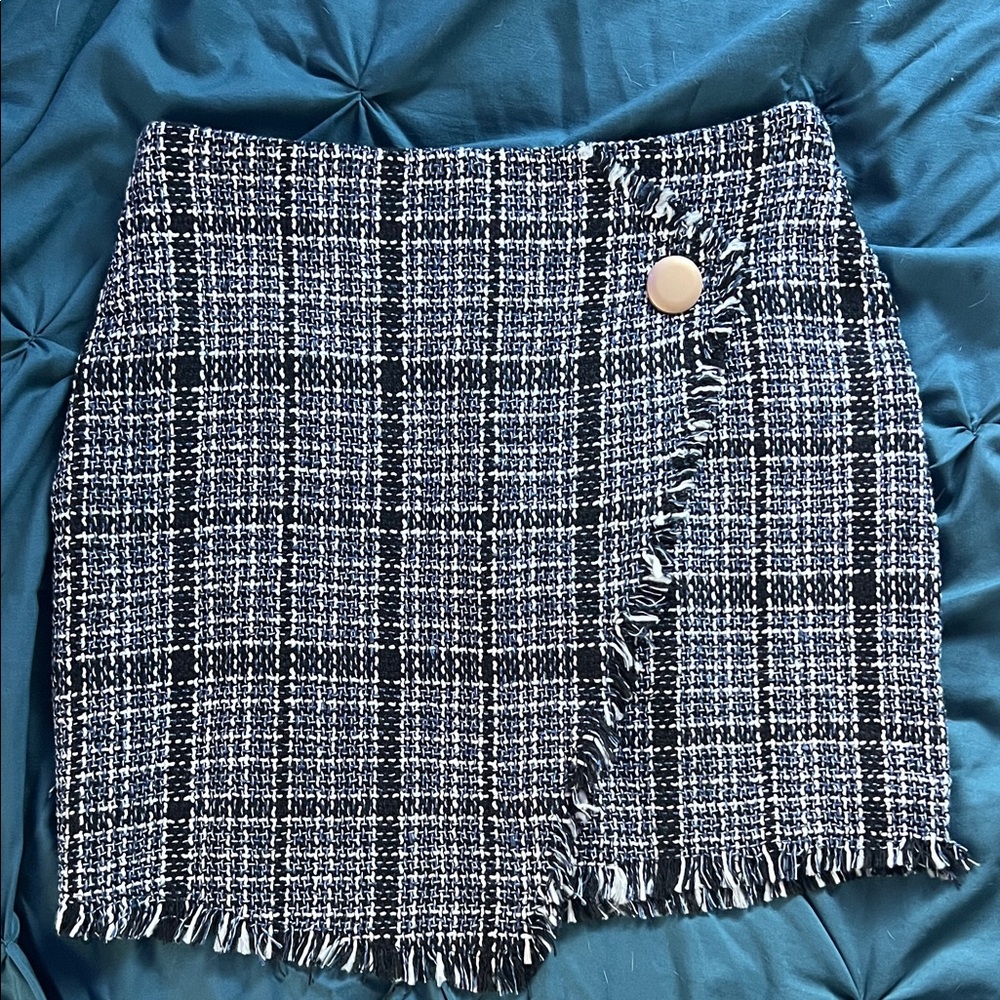 Chic Black and White Tweed Skirt